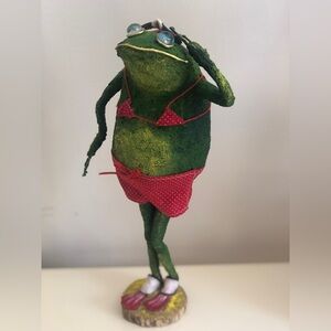 Frog decoration statue.